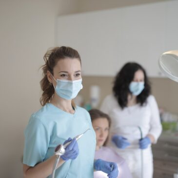 Thinning the crowd in Stamford What causes crowded teeth?